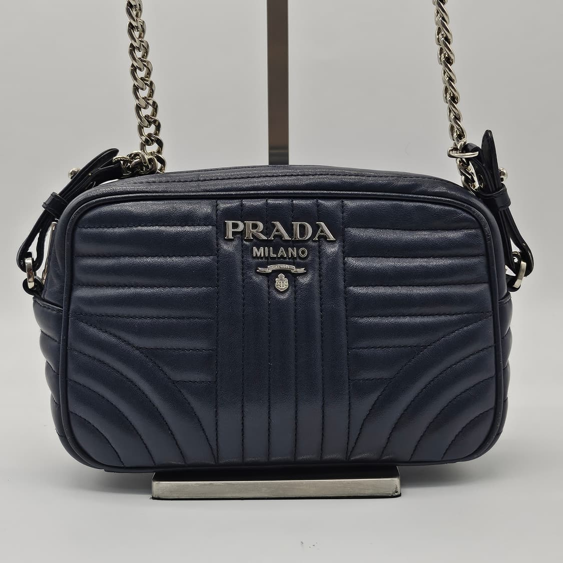 정품 프라다 다이아그램 체인 크로스백 상품이미지2