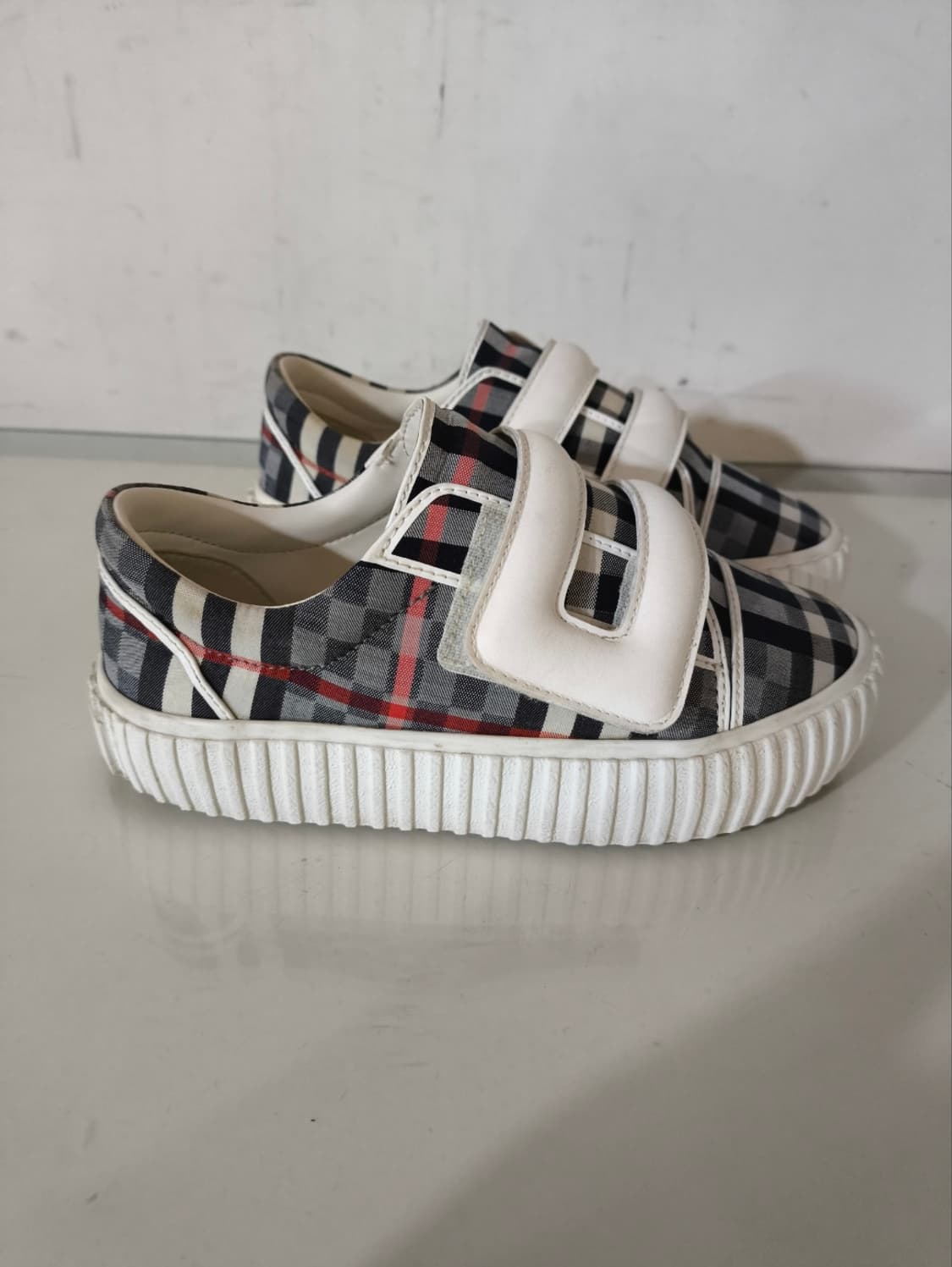 29 버버리 밸크로 스니커즈 상품이미지2