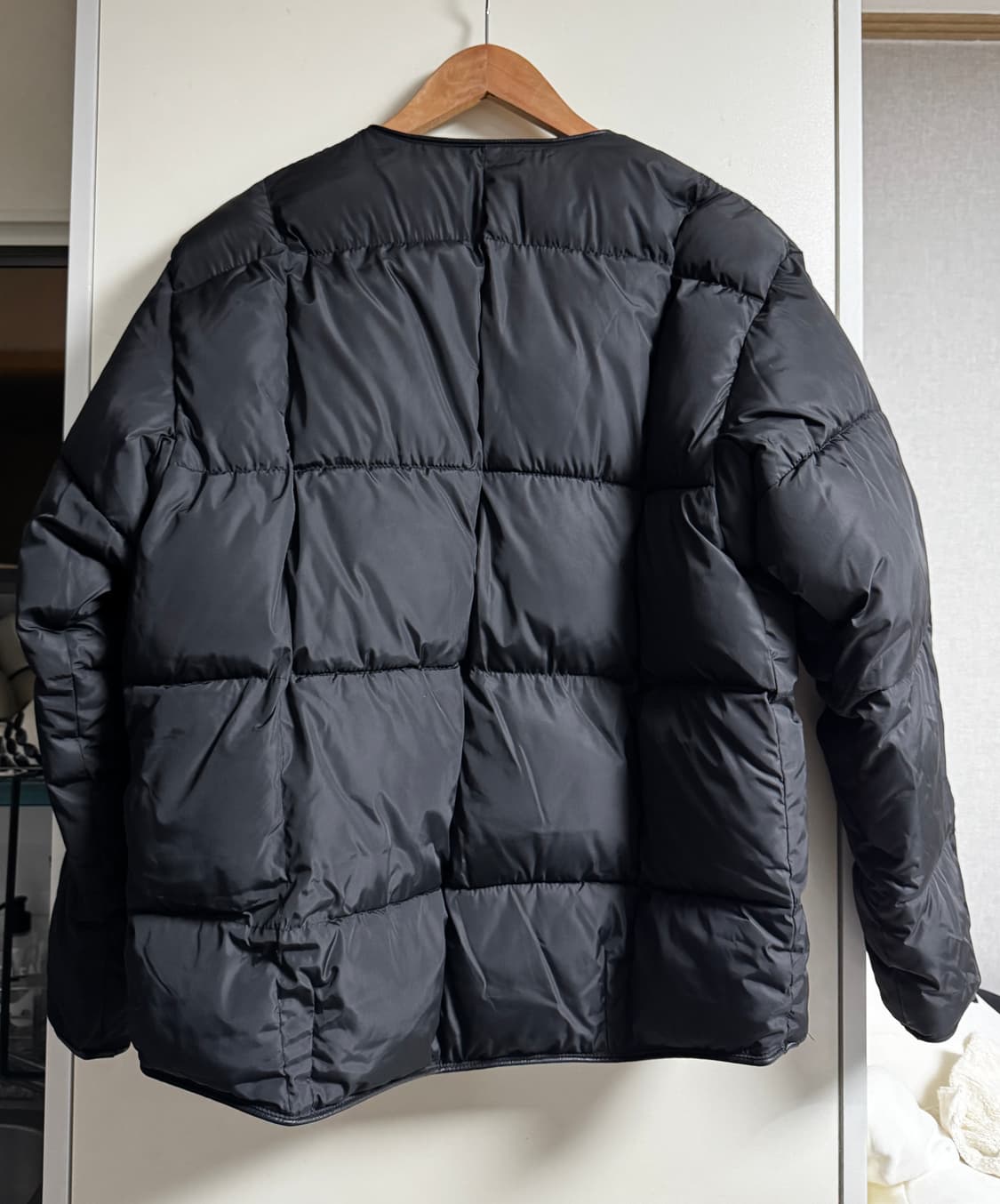 유루이 노카라 라운드넥 패딩 블랙 색상 (수수료 무료) 상품이미지4