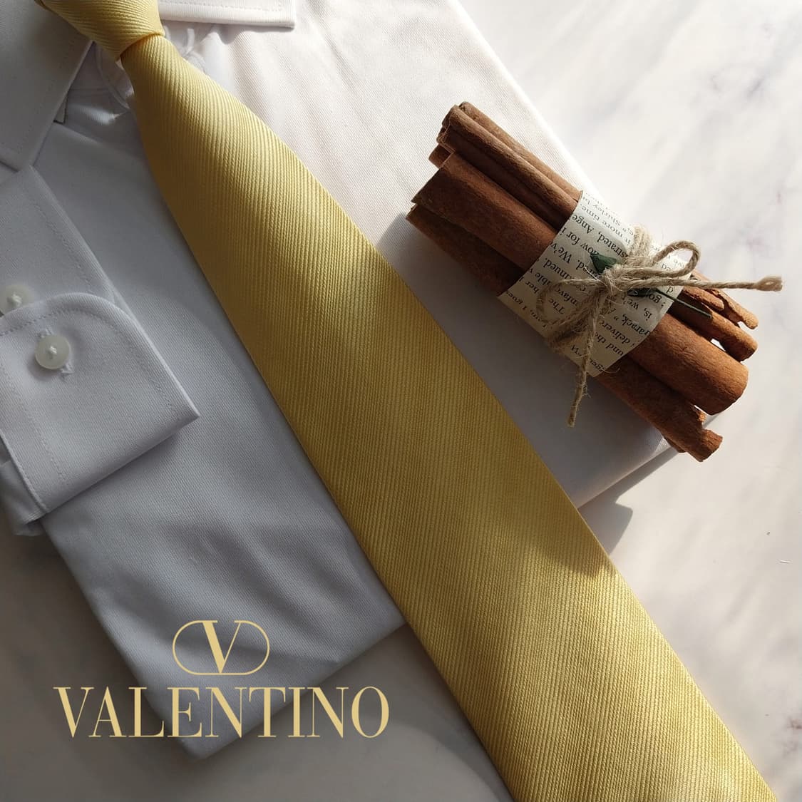 발렌티노 실크 레몬 솔리드 넥타이 8.7cm A+등급 K1544
 상품이미지1