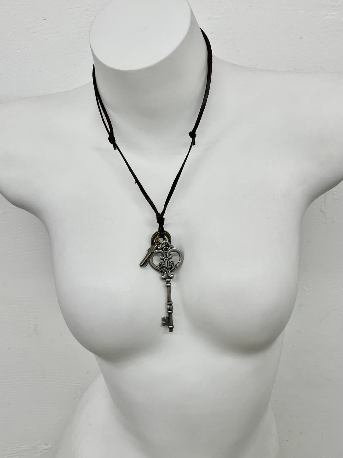 엔틱 키 참 네크리스 상품이미지1