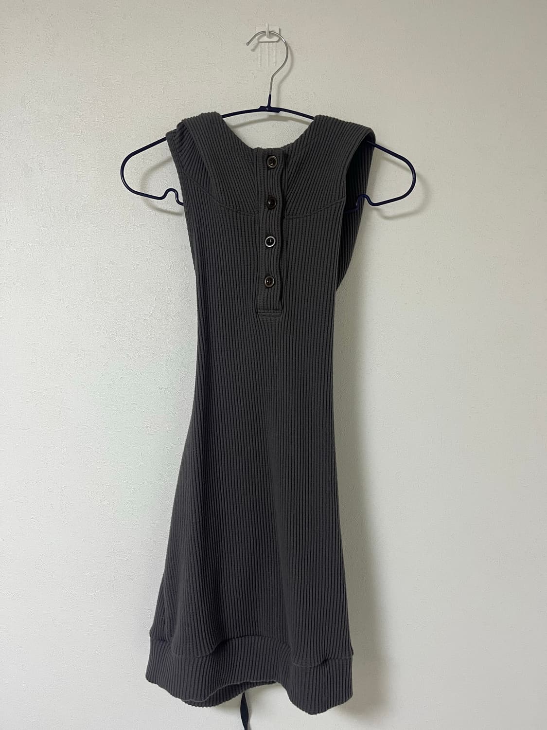 샵페어리 waffle halter neck hoodie 챠콜 상품이미지4