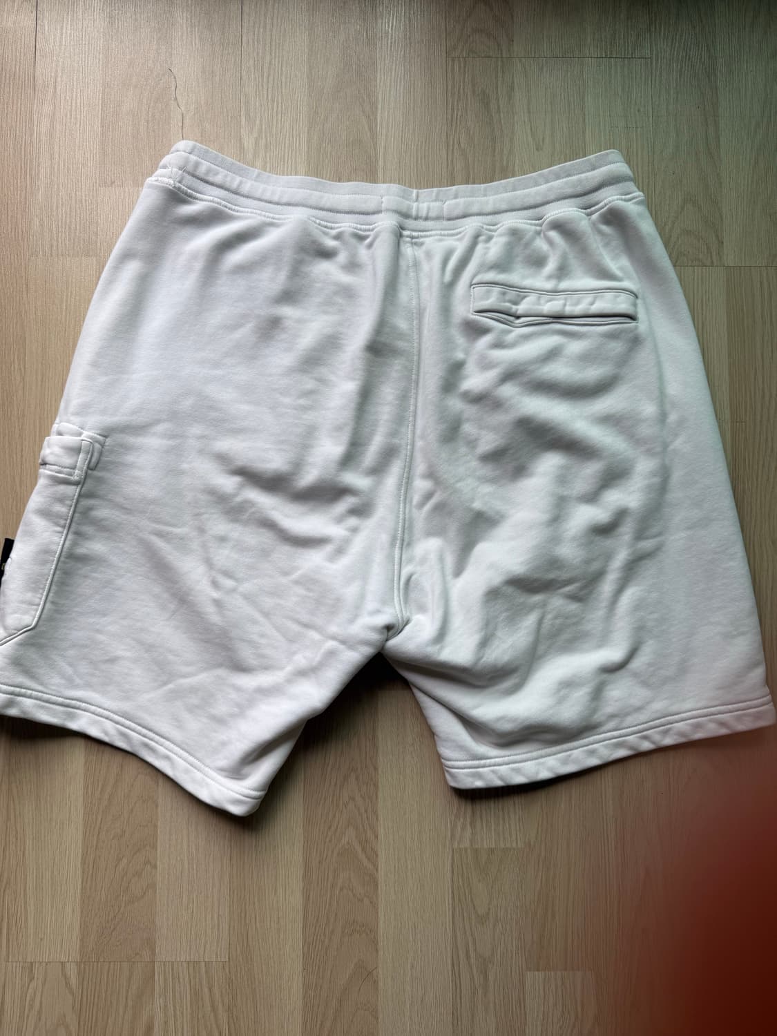 스톤아일랜드 와펜패치 화이트 반바지 상품이미지5