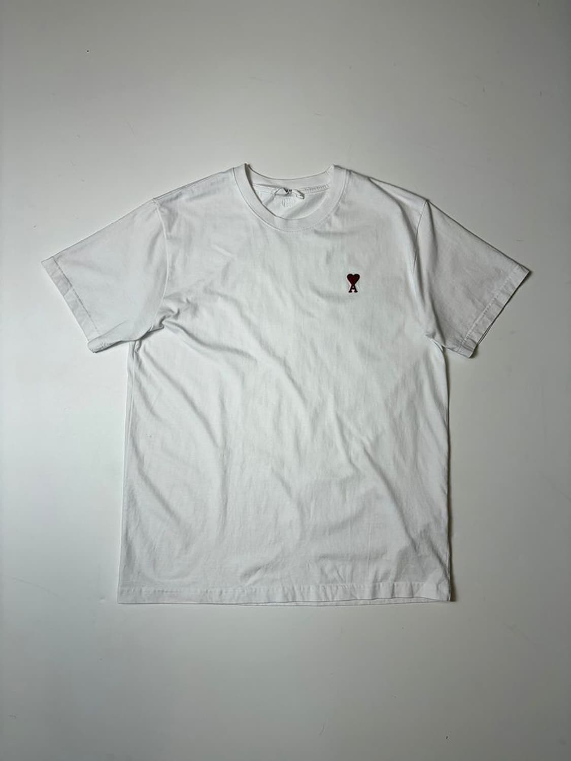 아미 AMI 스몰 하트 로고 반팔 티셔츠 PN9386 상품이미지1