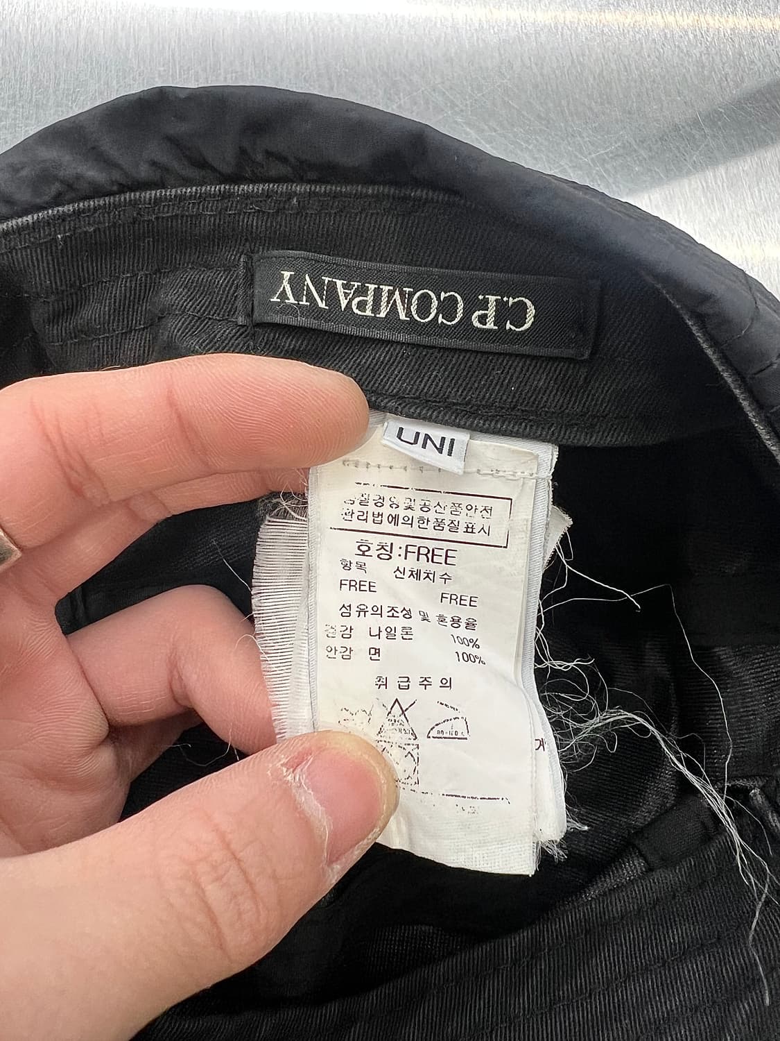 CP 컴퍼니 블랙 나일론 포켓 크롬 로고 R 패널 볼캡 상품이미지5