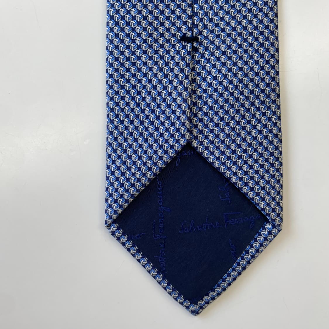 신형라벨 페레가모(Ferragamo)  명품 정품넥타이8.1cm 상품이미지7