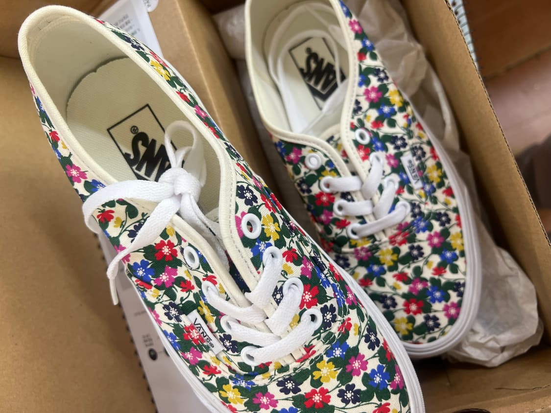 반스 어센틱 플로럴 화이트 남녀공용 스니커즈 VN0009PVTBD TD 상품이미지7