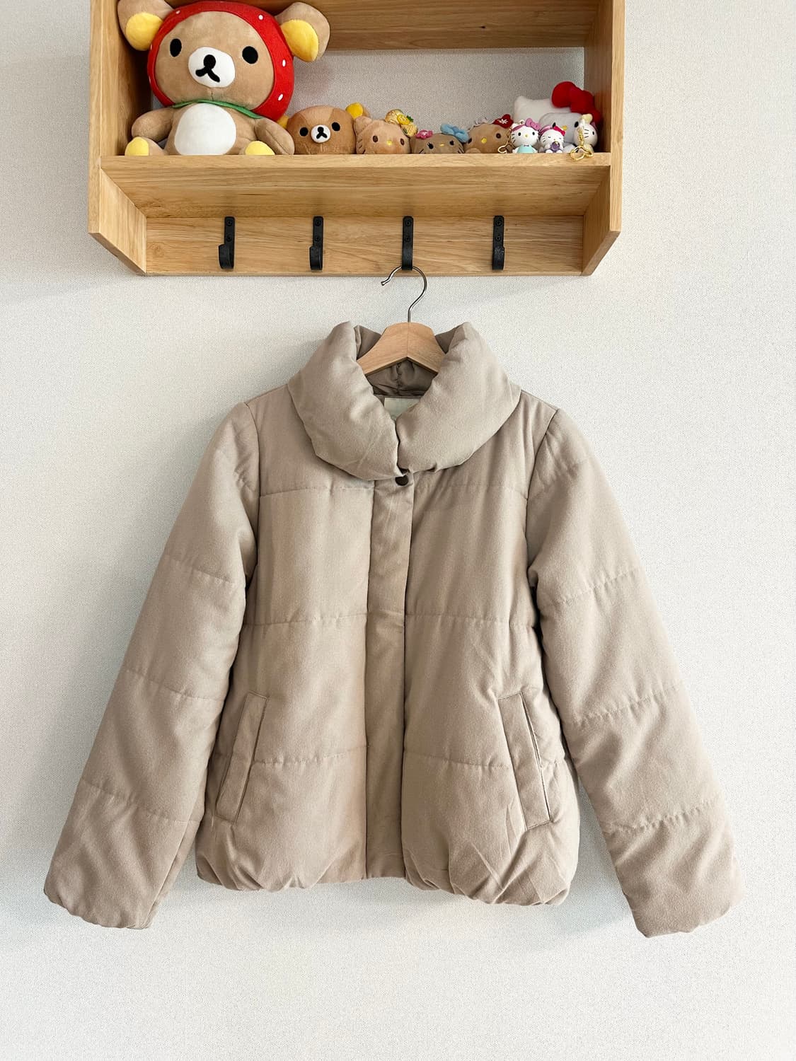 jpn earth music 베이지 넥퍼프 패딩 상품이미지1