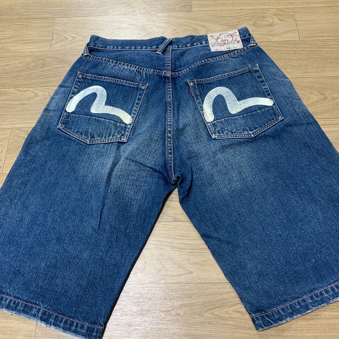36)Evisu 에비수재팬 버튼플라이 화이트 로고 페인팅 데님 반바지 상품이미지1