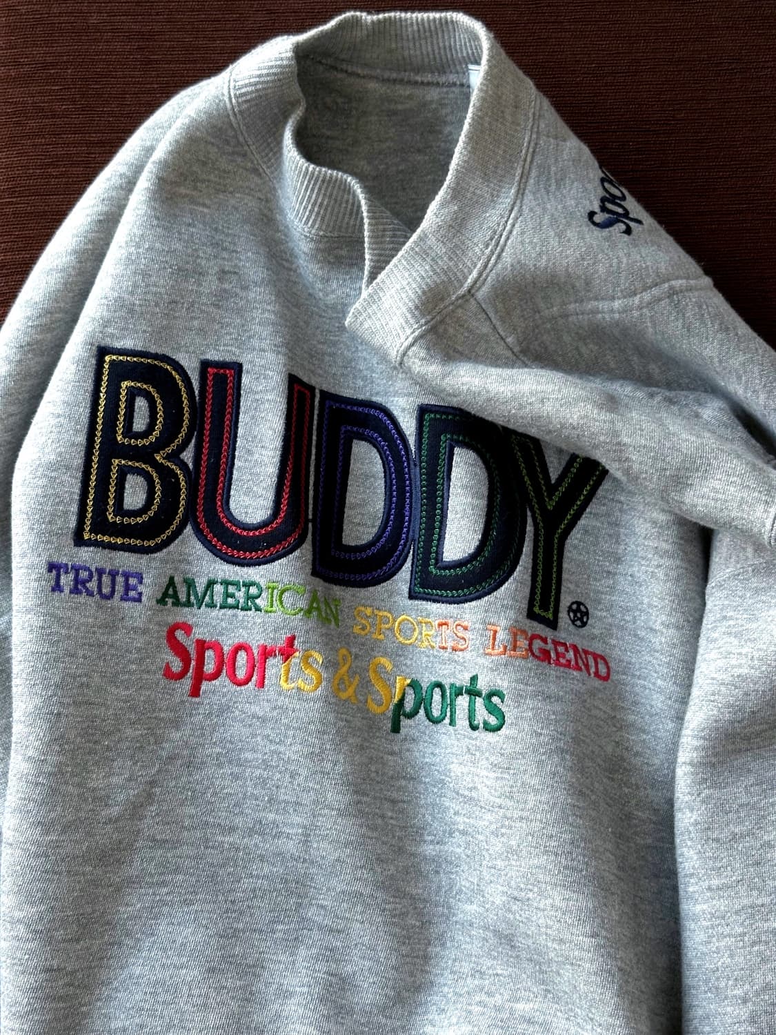 Design patch crew neck sweat P/O 상품이미지1