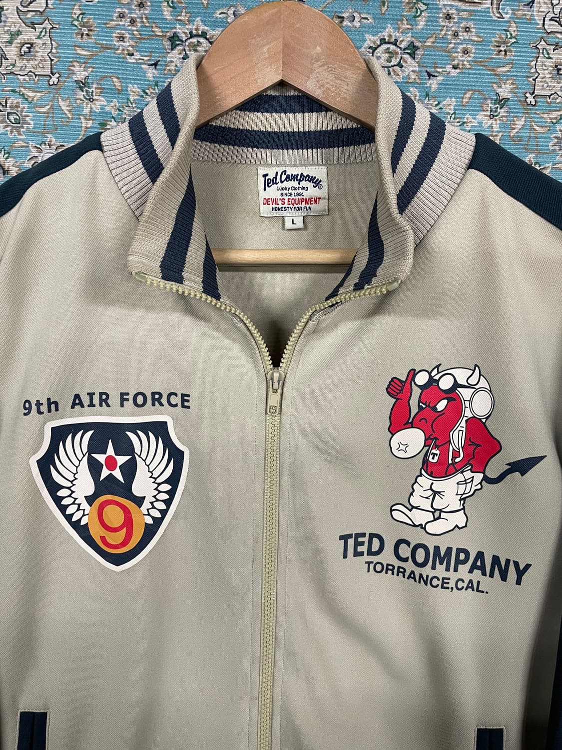 테드컴퍼니 베이지 데빌 프린팅 트랙져지1653 상품이미지2