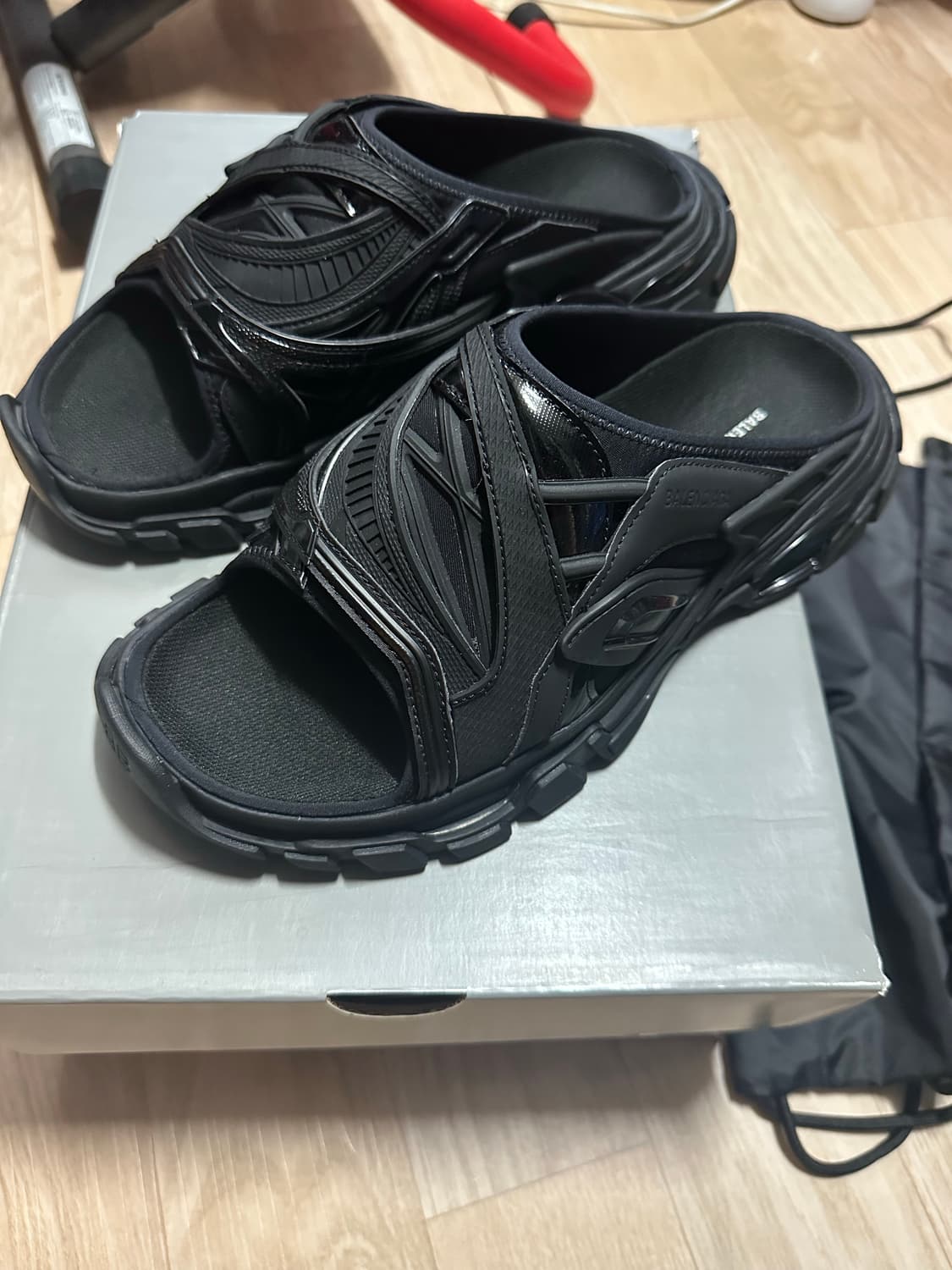 발렌시아가 트랙 슬라이드 샌들 270 상품이미지1