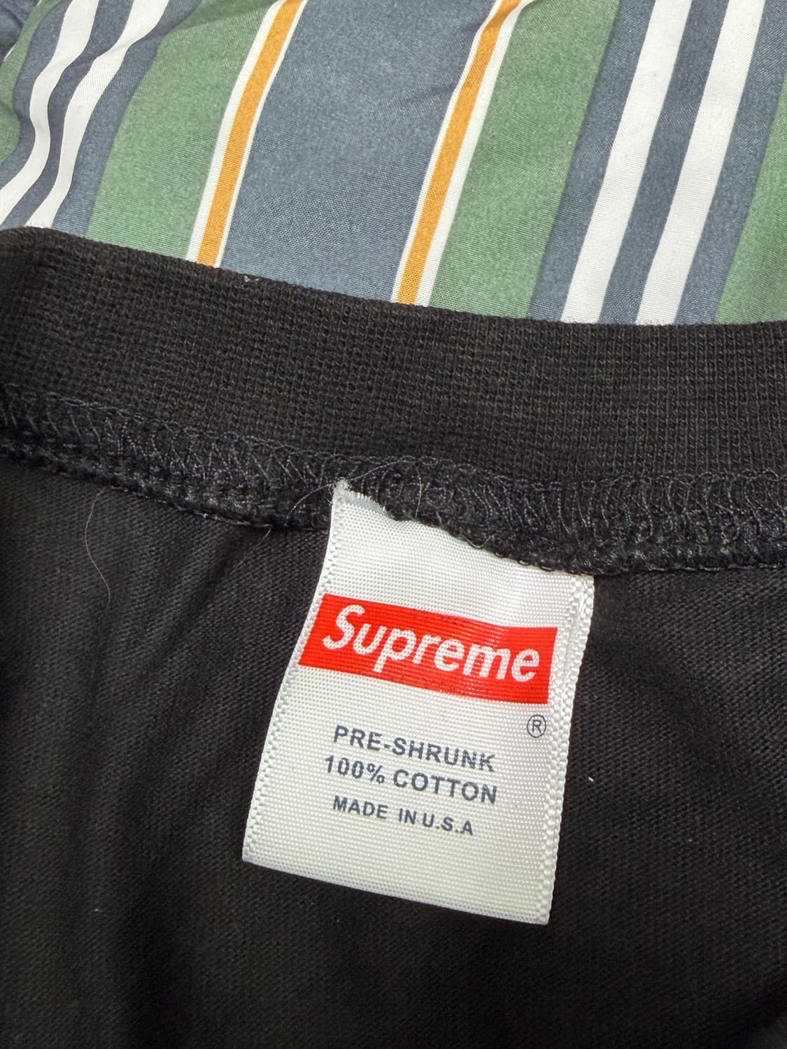 슈프림 어나운싱 티셔츠 블랙 - 25SS 상품이미지3