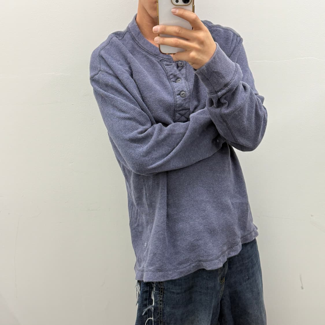 애디바우어 긴팔니트티셔츠 상품이미지1