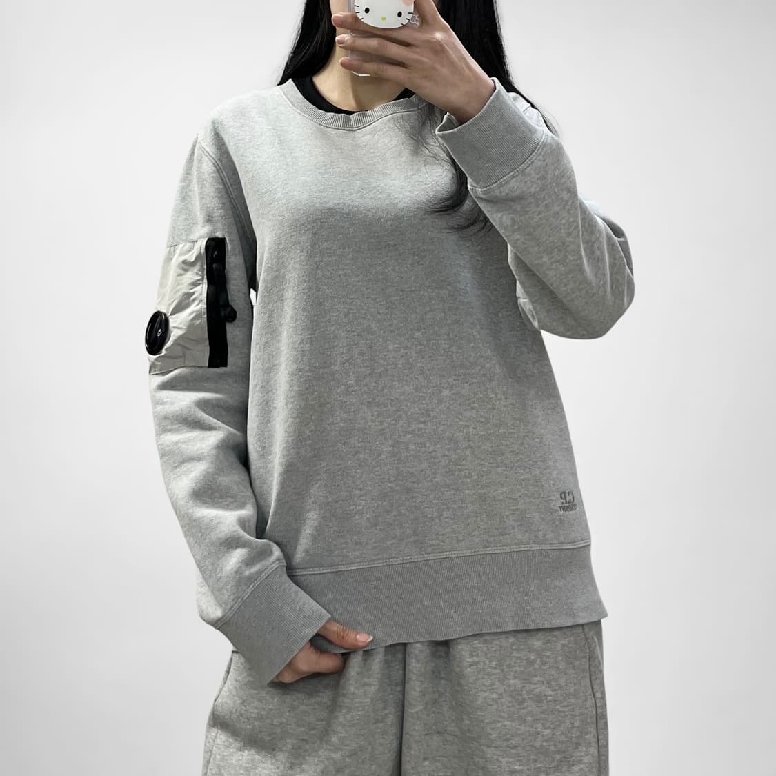 C.P 컴퍼니 렌즈 맨투맨 그레이 상품이미지1