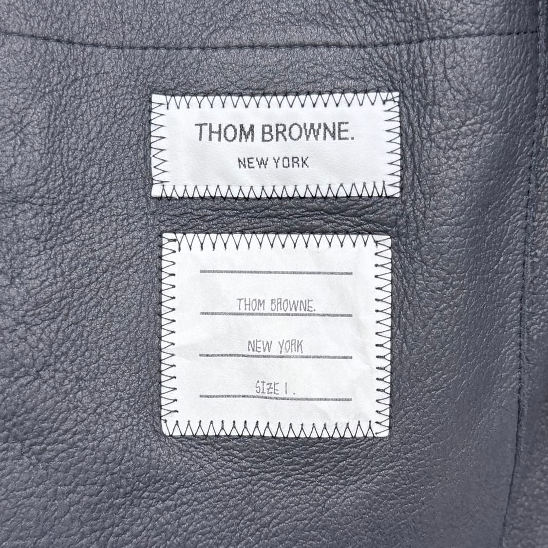 [S+급/오버핏1] 톰브라운 사선완장 다이드 시어링 레더 자켓 상품이미지8