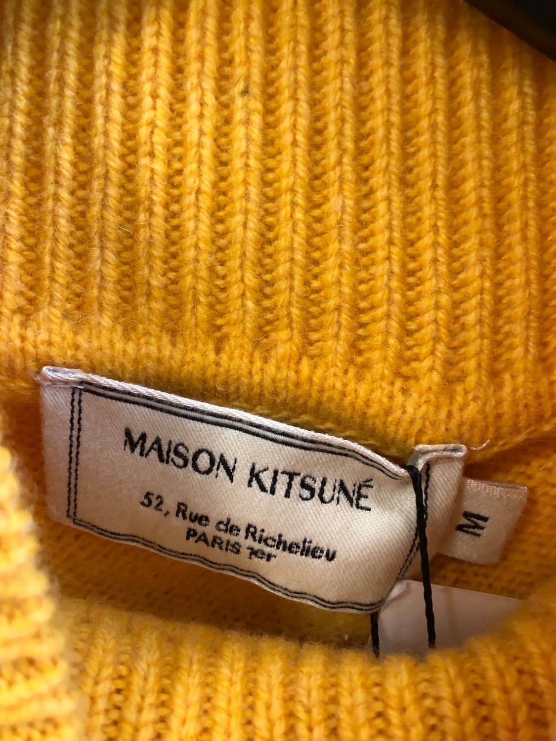 Maison Kitsune 메종 키츠네 옐로우컬러 터틀넥 스웨터 상품이미지9