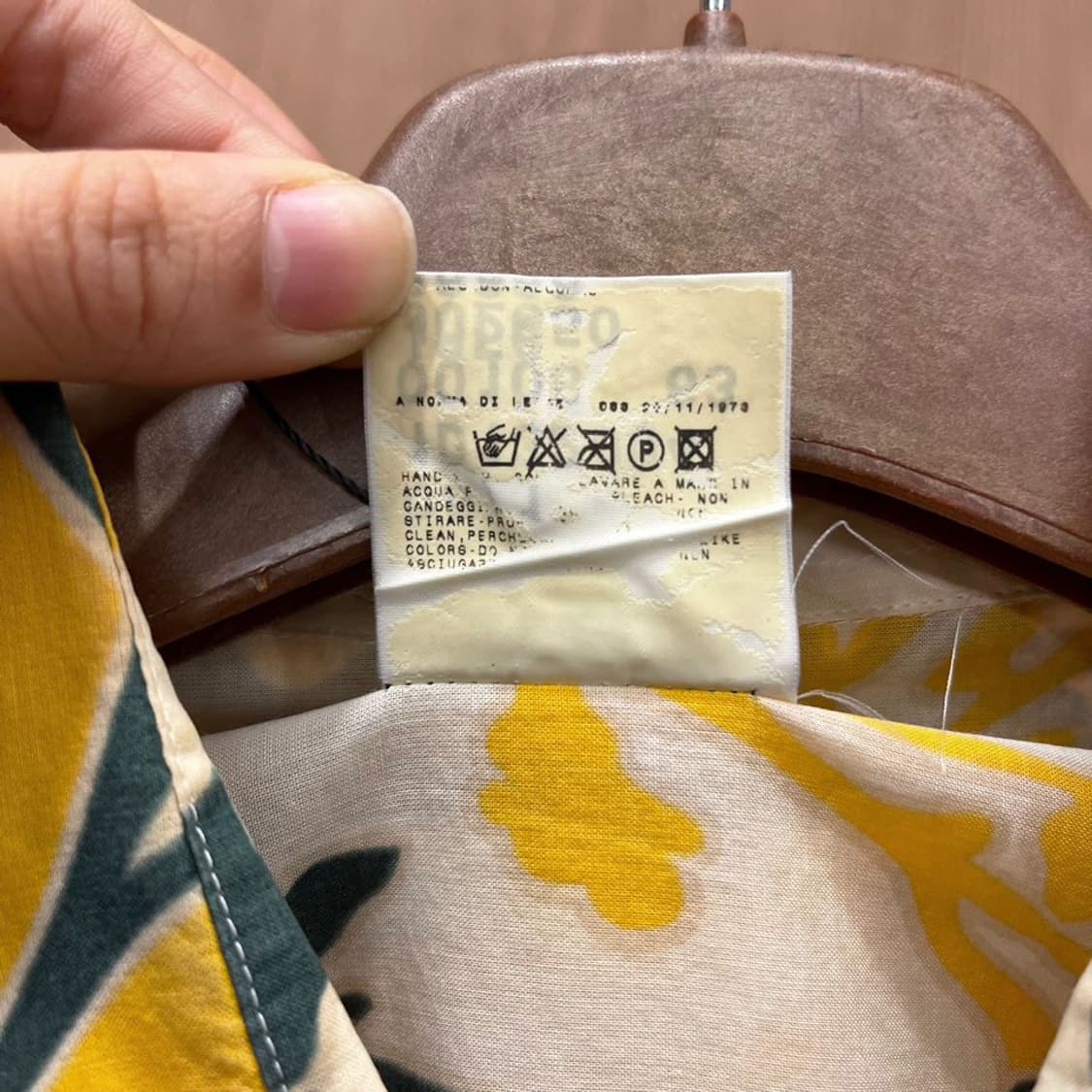 돌체앤가바나 코튼 셔츠 플라워 패턴 싱글 포켓 로고 자수 디테일 베이지 상품이미지9