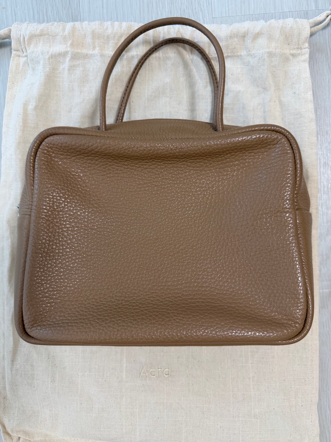 아에타 스퀘어 토트백 상품이미지1