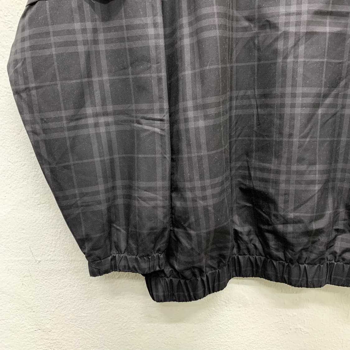 버버리 블랙 노바체크 폴리 아노락자켓 상품이미지4