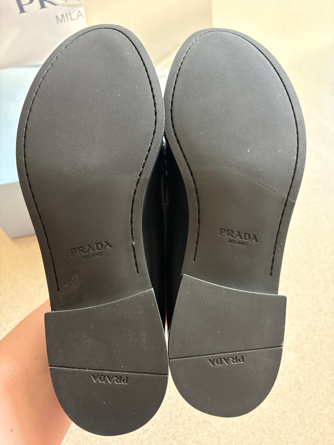 새상품) 프라다 셔링 로퍼 블랙 38.5 상품이미지9