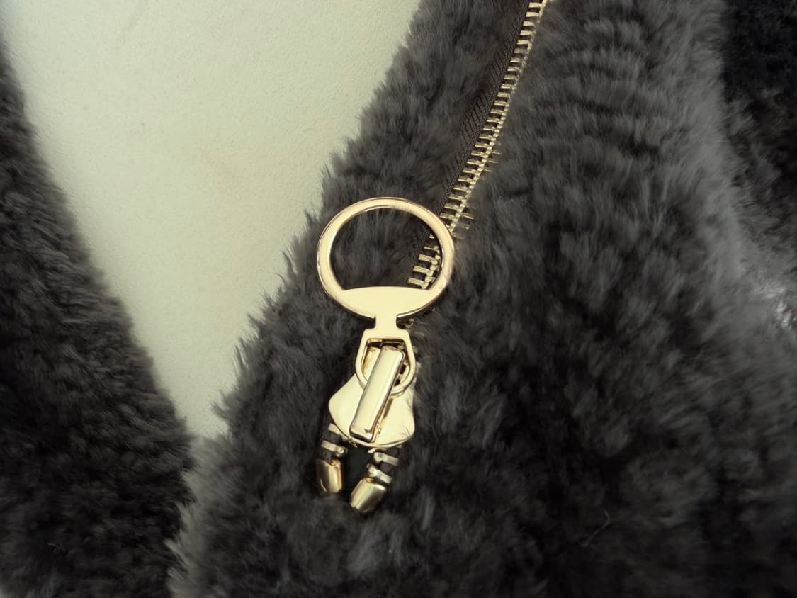 리얼 양100 레더 퍼 크로스백 차콜 상품이미지1