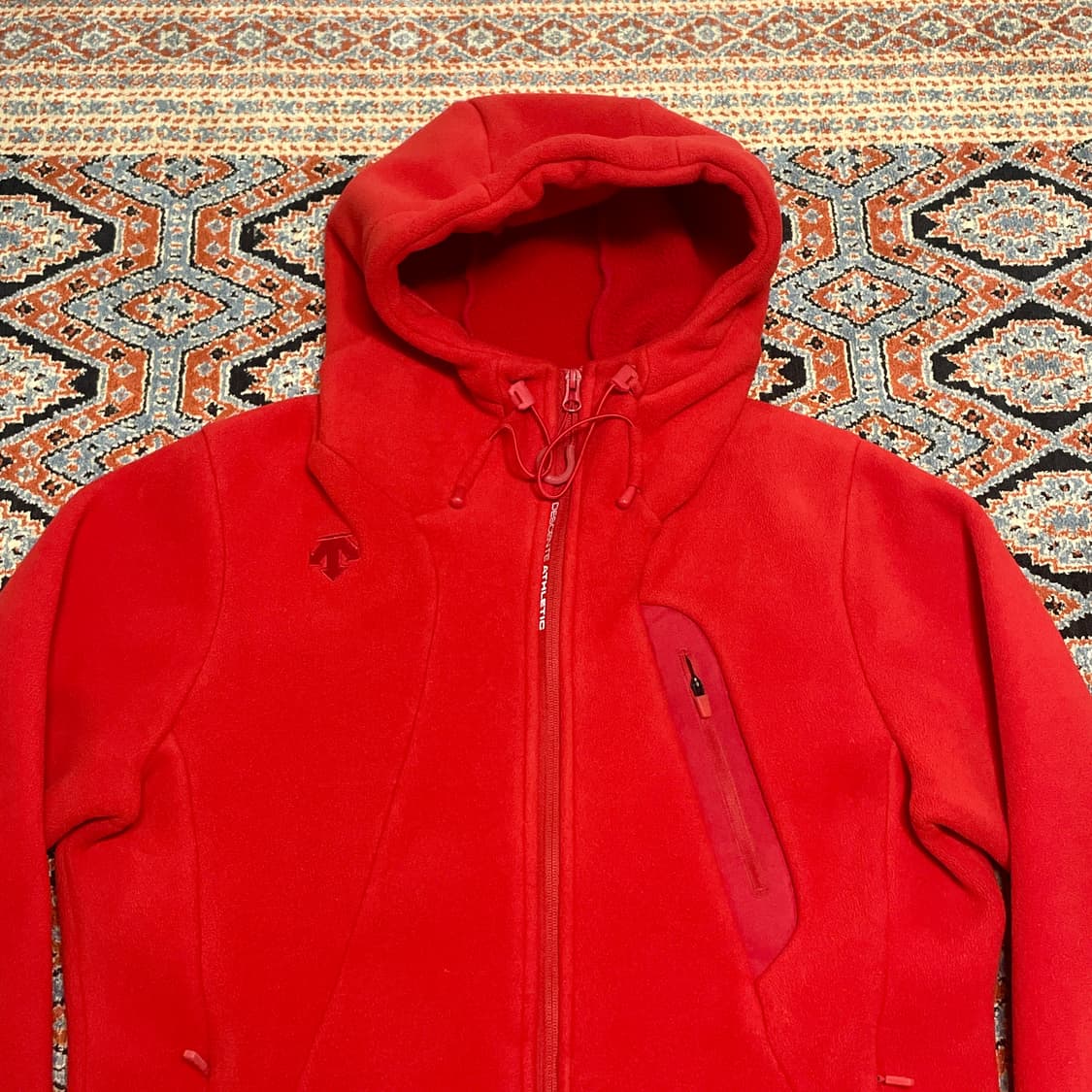 데상트 레드 플리스 후드집업 남성100 상품이미지2
