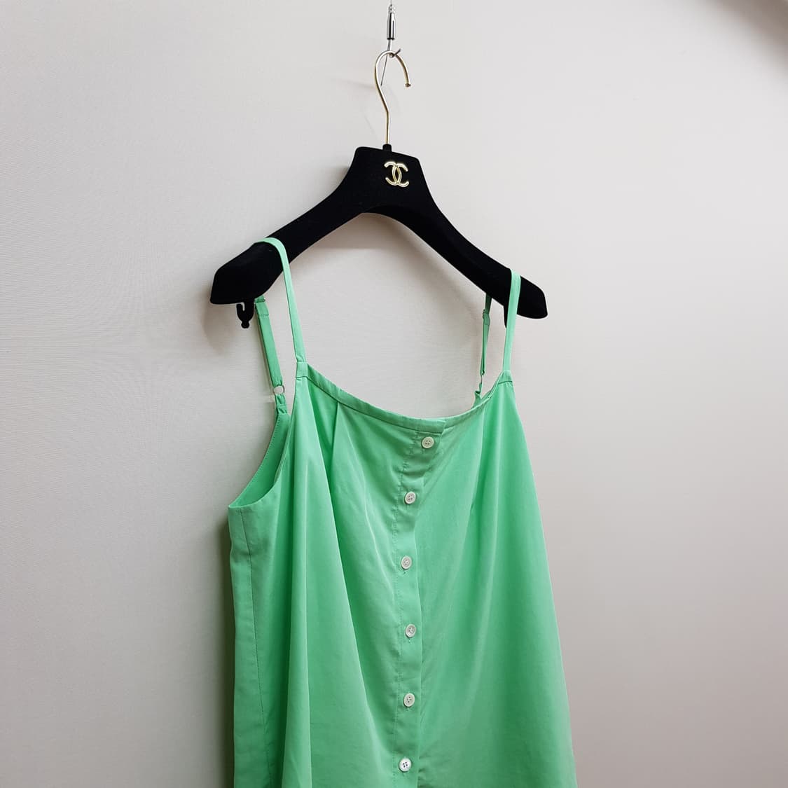 구호플러스 2023 레이온 100% 슬리브리스 버튼 블라우스 F사이즈 상품이미지3