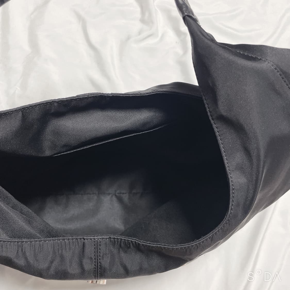 낫노잉 블랙 모토 호보백 상품이미지10