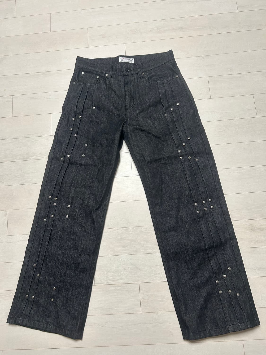 Asym Pleated Studded Raw Denim Pants 상품이미지4
