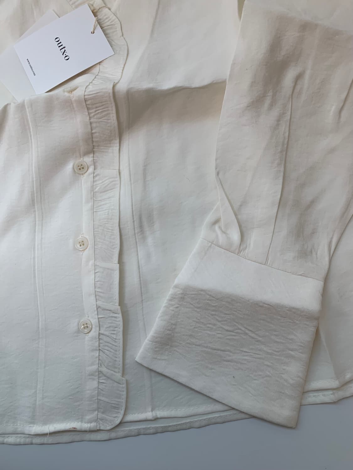 프릴 V넥 루즈핏 셔츠 상품이미지4