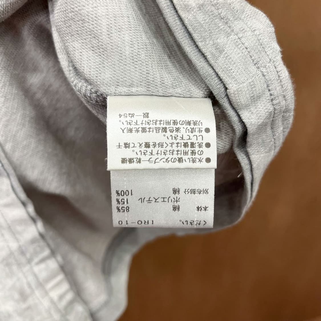 버버리 블랙라벨 반팔 티셔츠 아가일 패턴 로고 자수 브이넥 디테일 그레이 상품이미지8