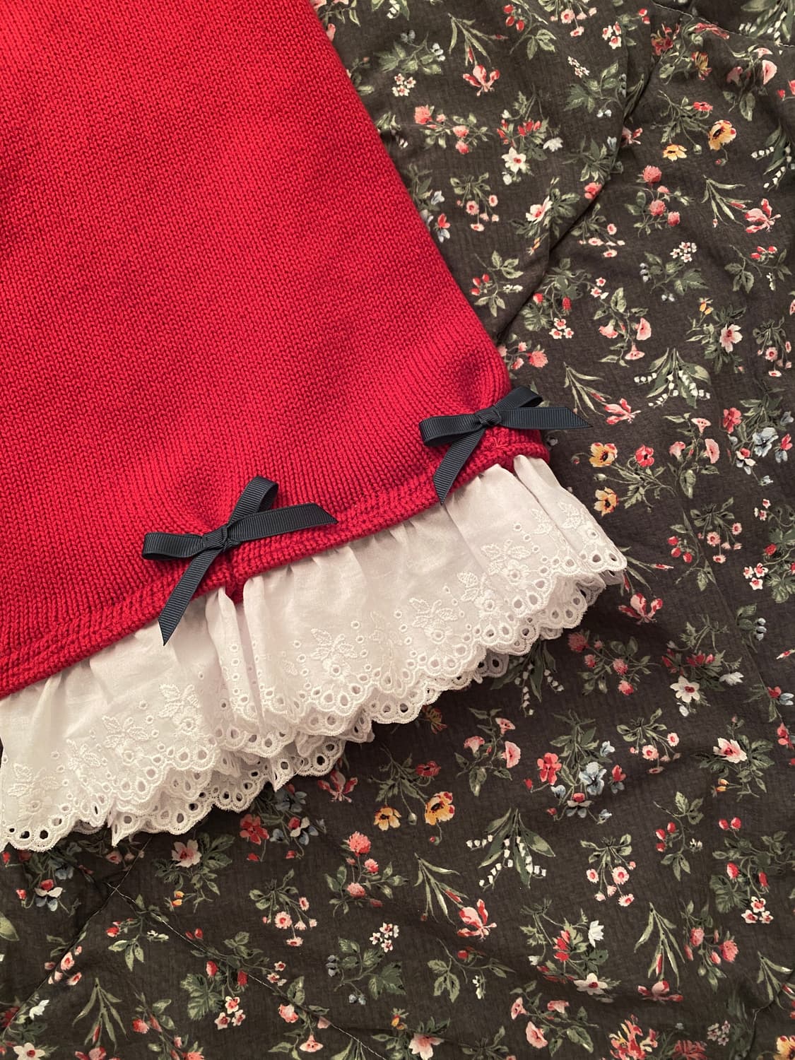 Red Lace Ribbon Detail Knit Top 상품이미지4