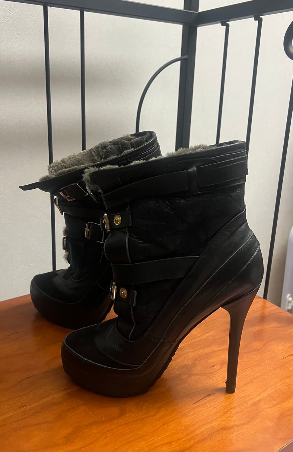 burberry prorsum 2010 런웨이 퍼 트리밍 하이힐 부츠 상품이미지3