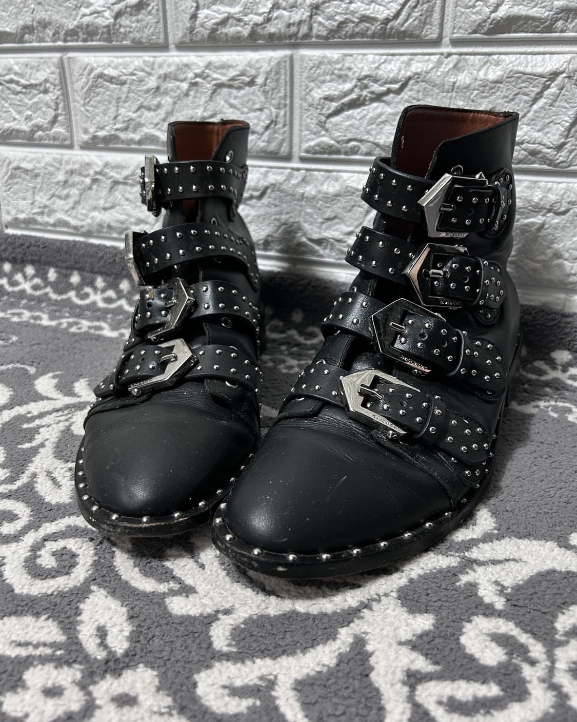 지방시 스터드 멀티 버클 앵클 부츠 상품이미지2