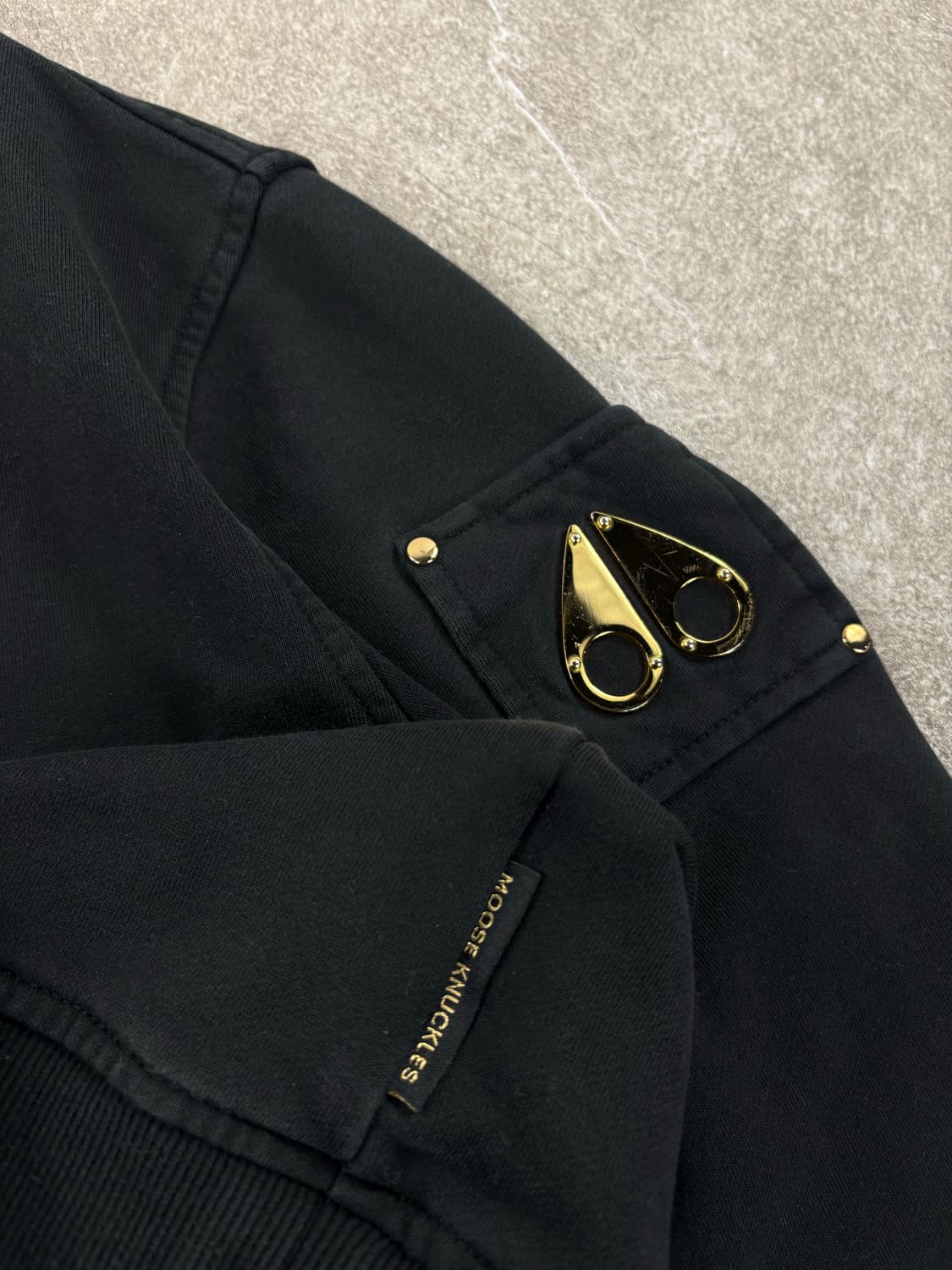 - Moose Knuckles Gold Logo Sweatshirt    상품이미지2