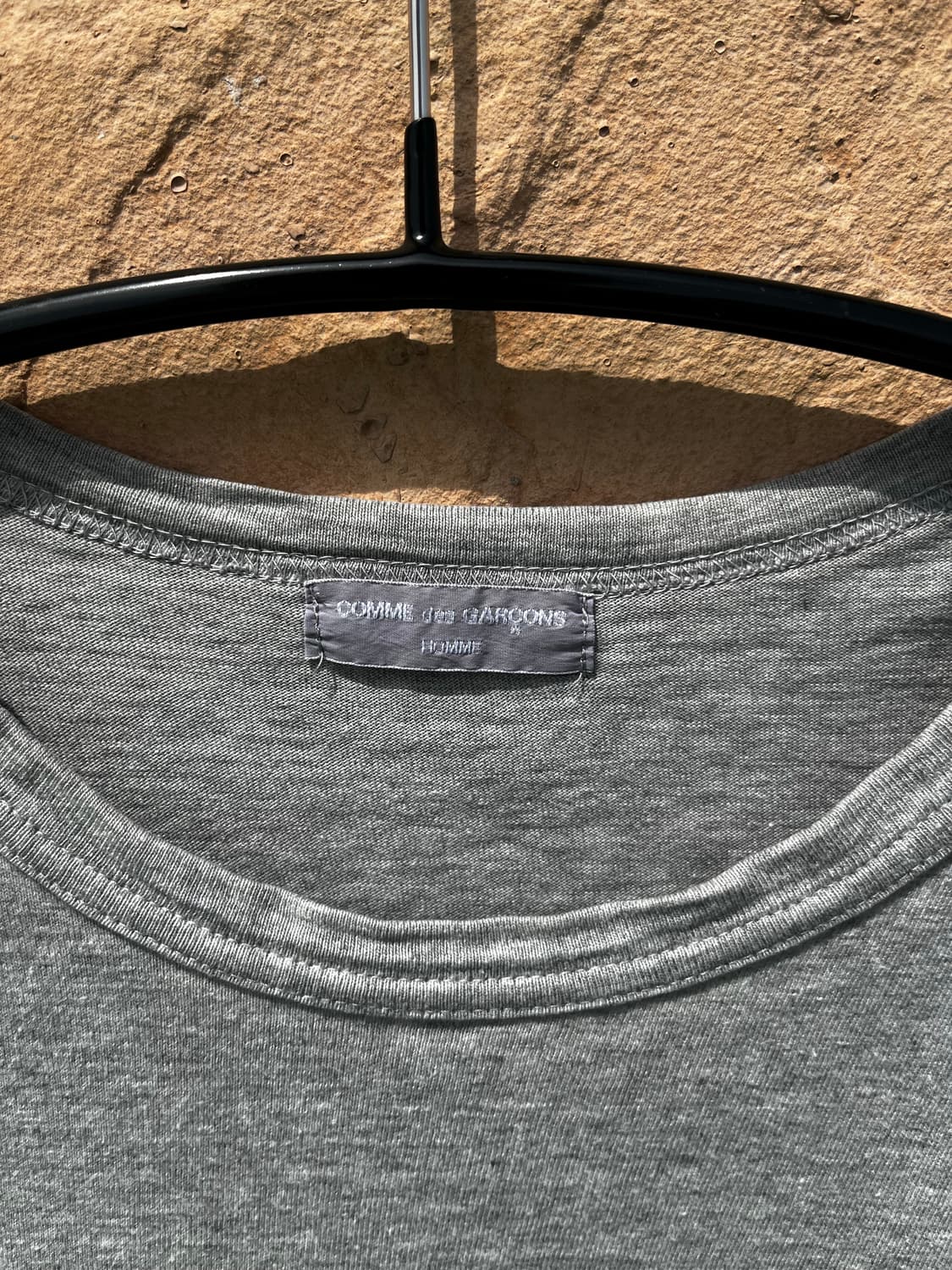 꼼데가르송 옴므 그레이 반팔 티셔츠 상품이미지3