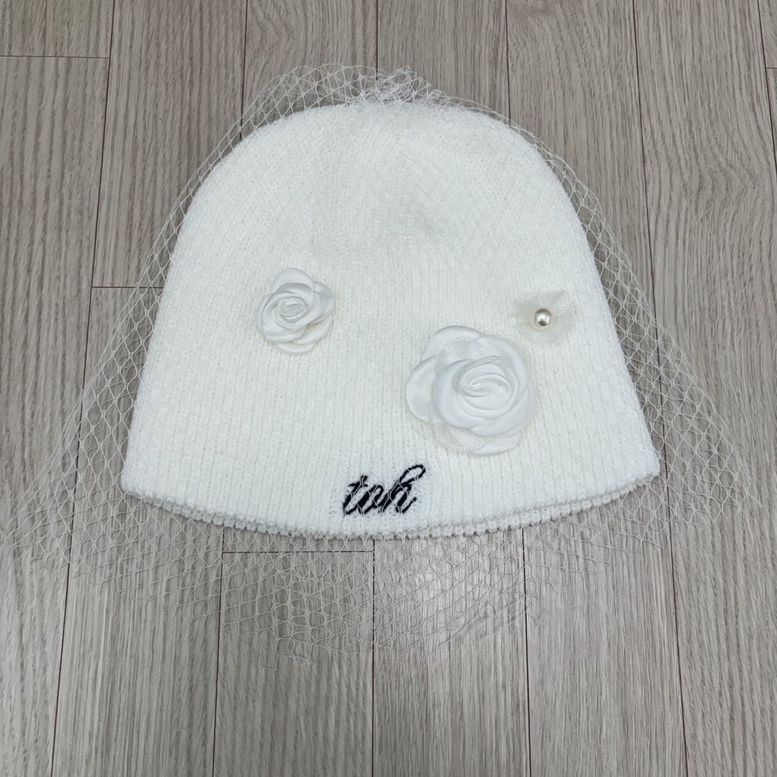 [새상품] TOH 티오에이치 로즈 베일 비니 화이트 상품이미지3