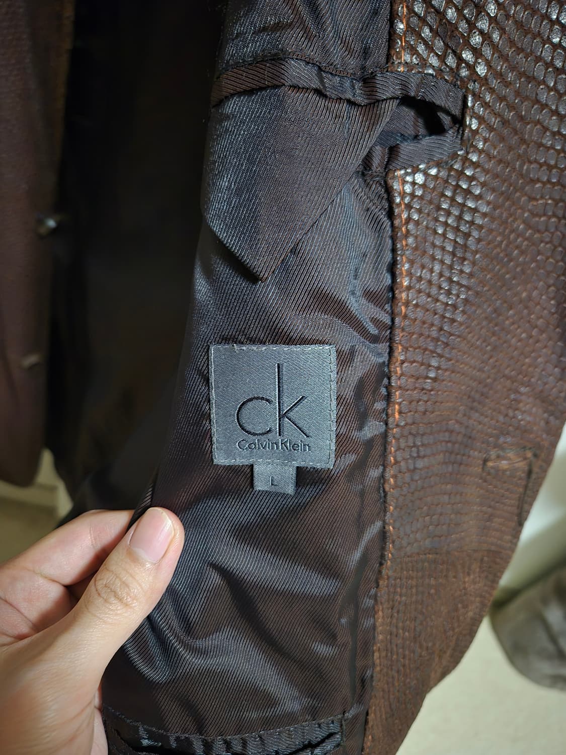 ck calvin klein 남성 양가죽 악어 패턴 블레이저 상품이미지3