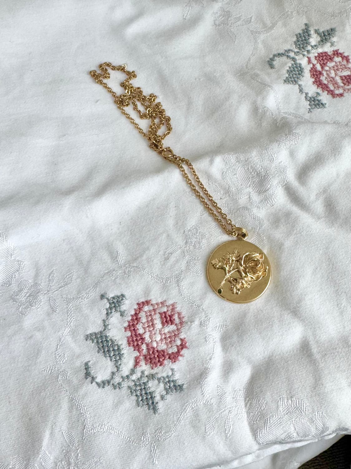 미국 빈티지 골드 코인 로즈 목걸이 Avon 상품이미지2