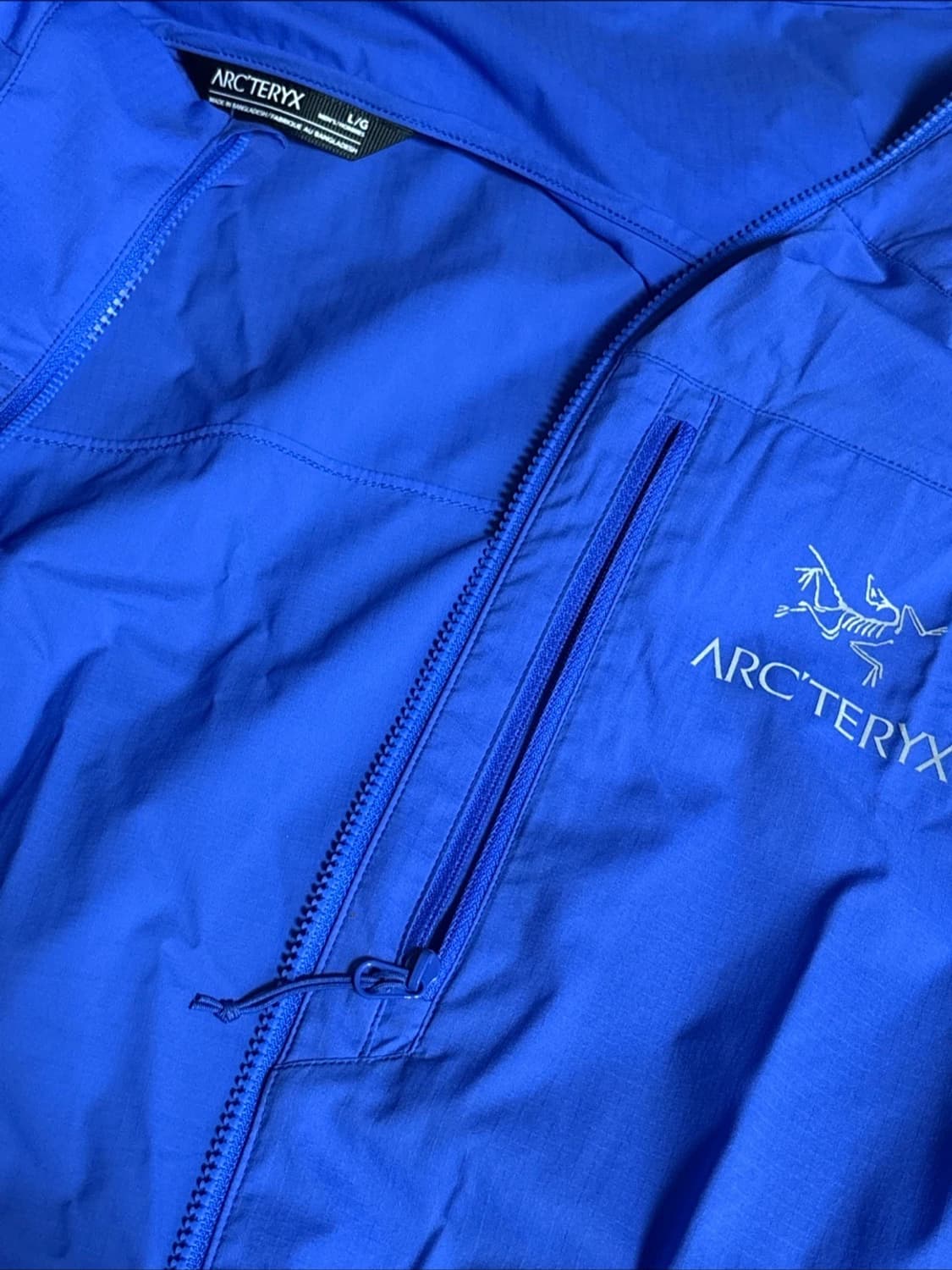 아크테릭스 스쿼미시 후디 일렉트라 색상 L사이즈입니다. 등산이나 캠핑 등 상품이미지1