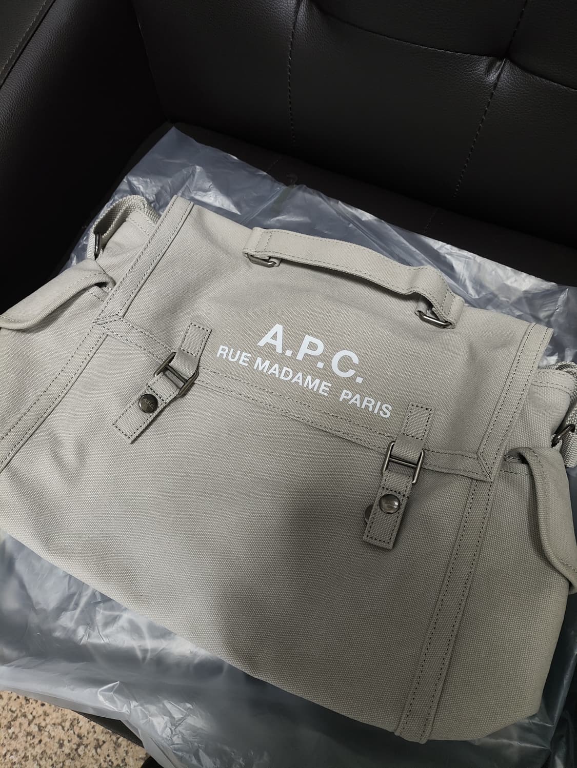 (새상품)APC 아페쎄 정품 레쿠퍼레이션 사첼형 토트백/숄더백 샌드 상품이미지1