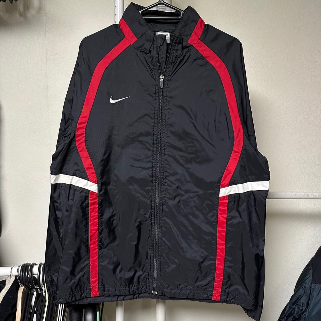 나이키 레드포인트 블랙 바람막이 상품이미지1