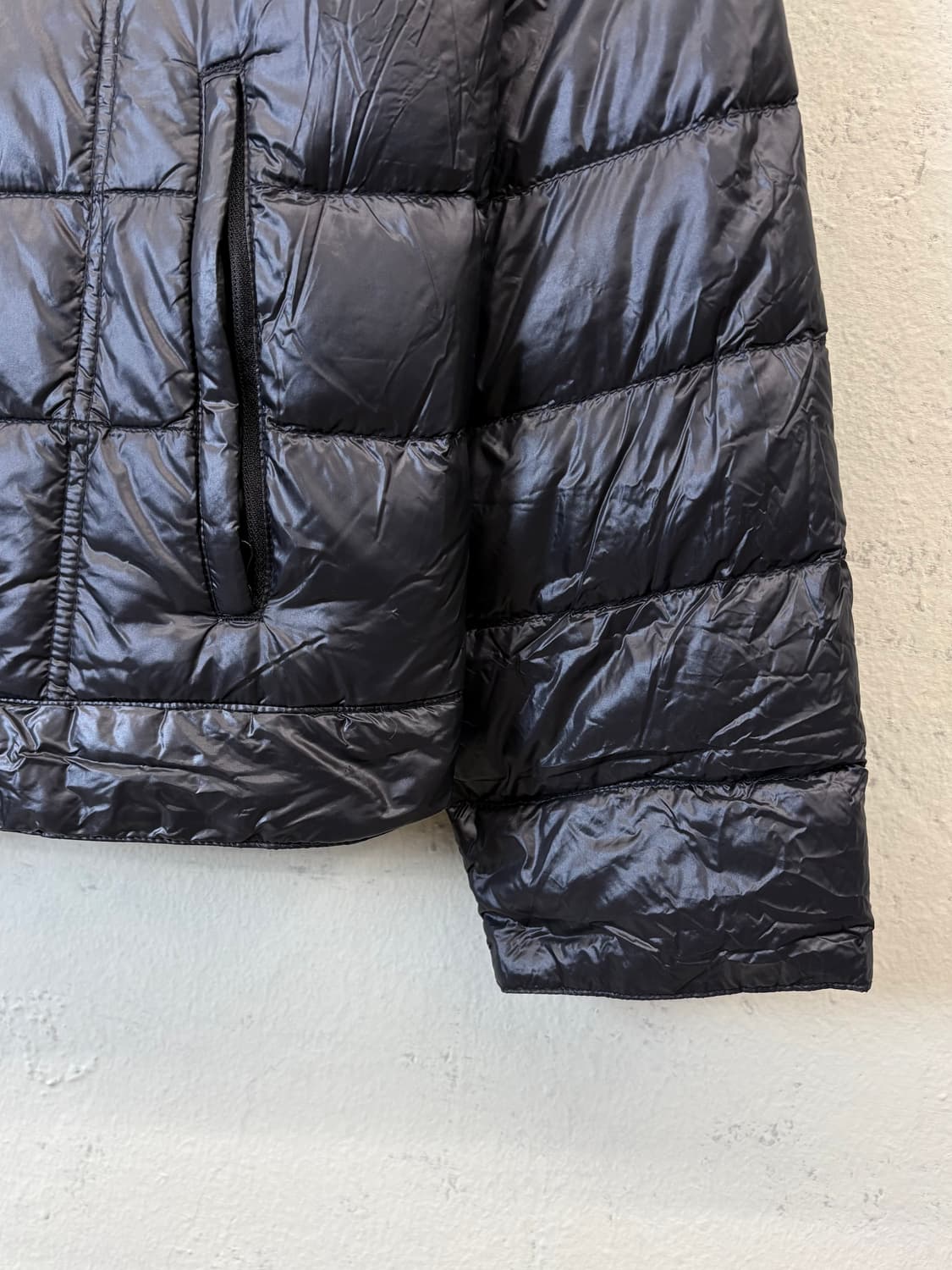 리바이스 구스다운 글로시 퀼팅 트러커자켓 블랙 상품이미지3