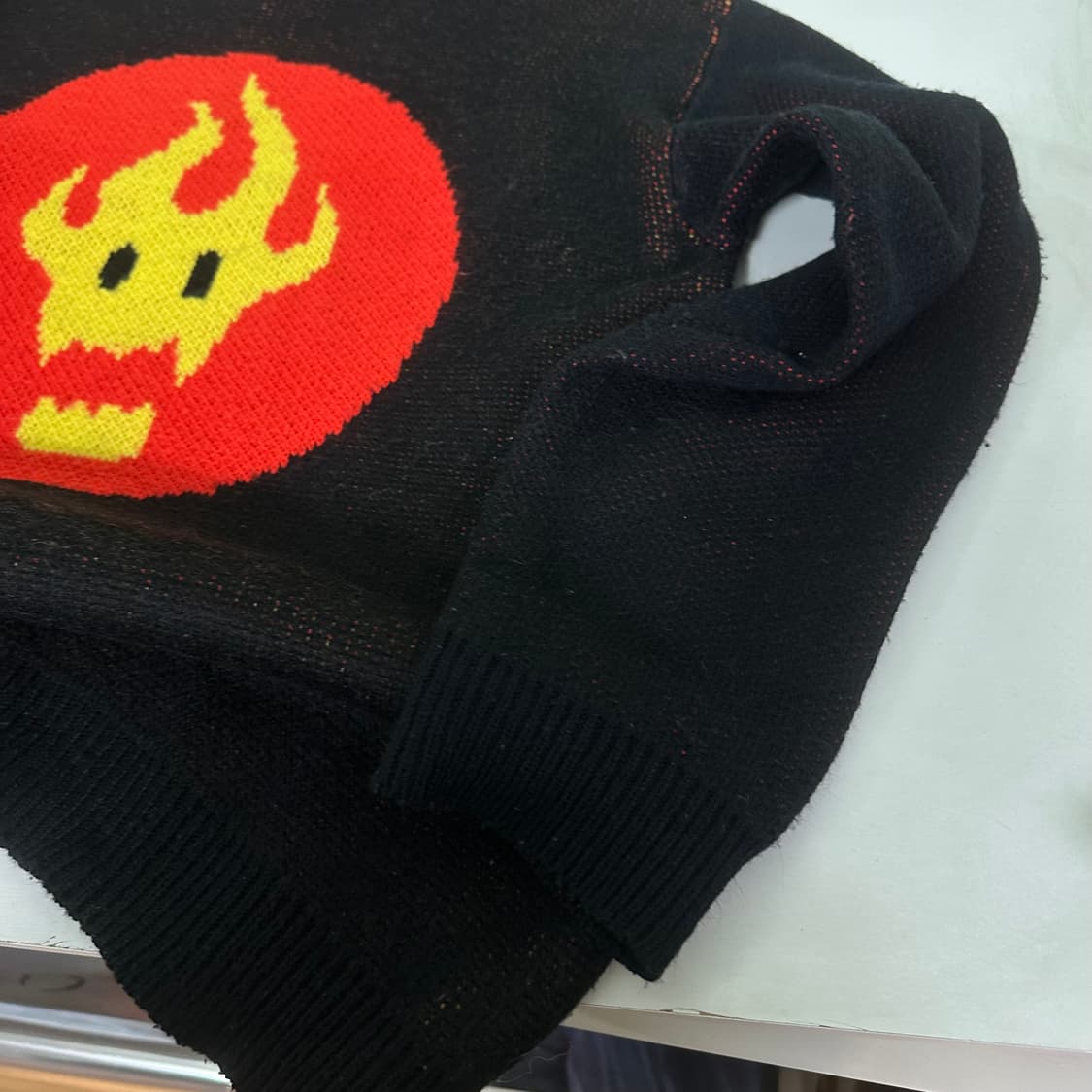 S 네스티팜 블랙 불꽃로고 니트 상품이미지2