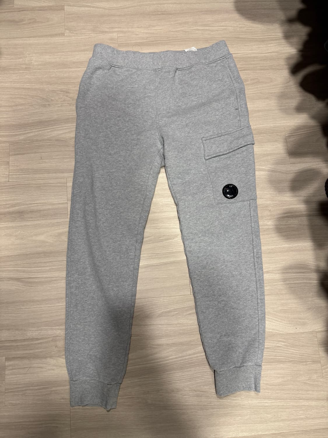 정품 CP컴퍼니 그레이 조거 팬츠 상품이미지1