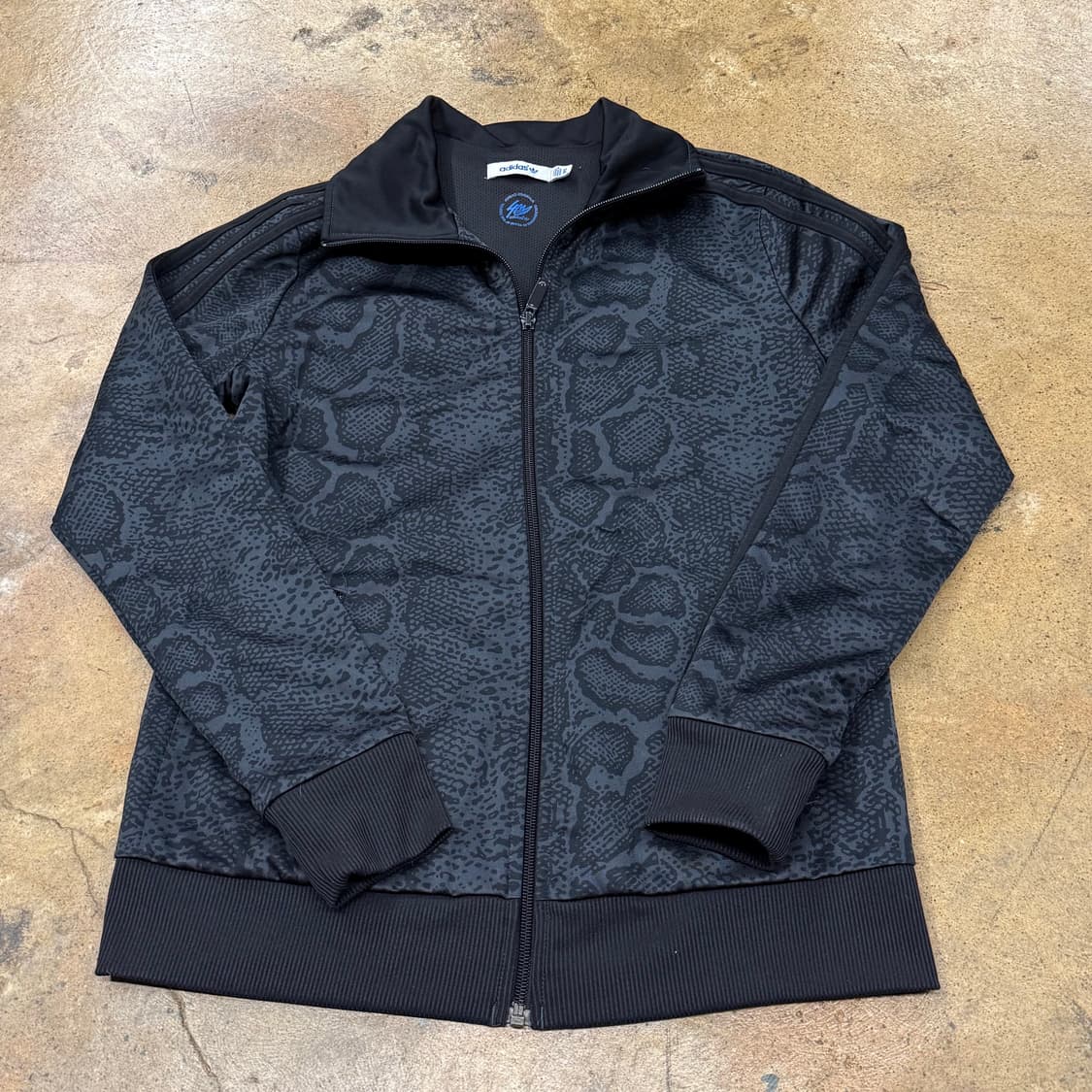 아디다스 뱀피 올블랙 패턴 트랙탑 파이어버드 져지 상품이미지2