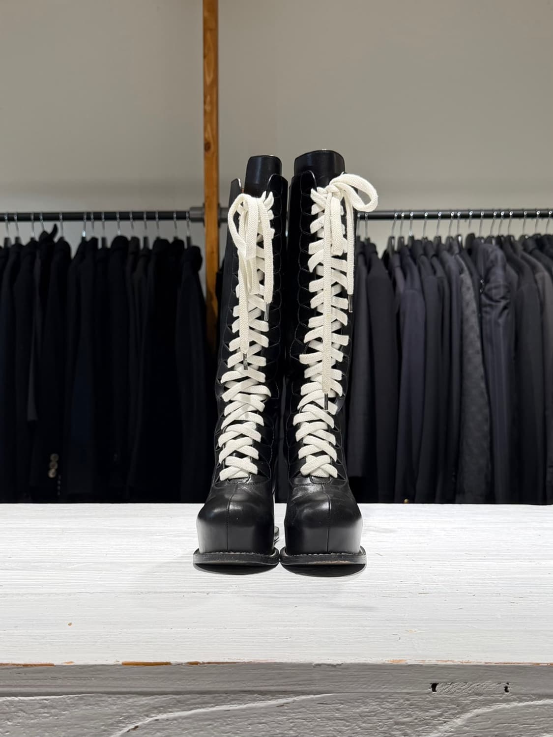 지방시 블랙 레더 레이스업 플랫폼 부츠 상품이미지3
