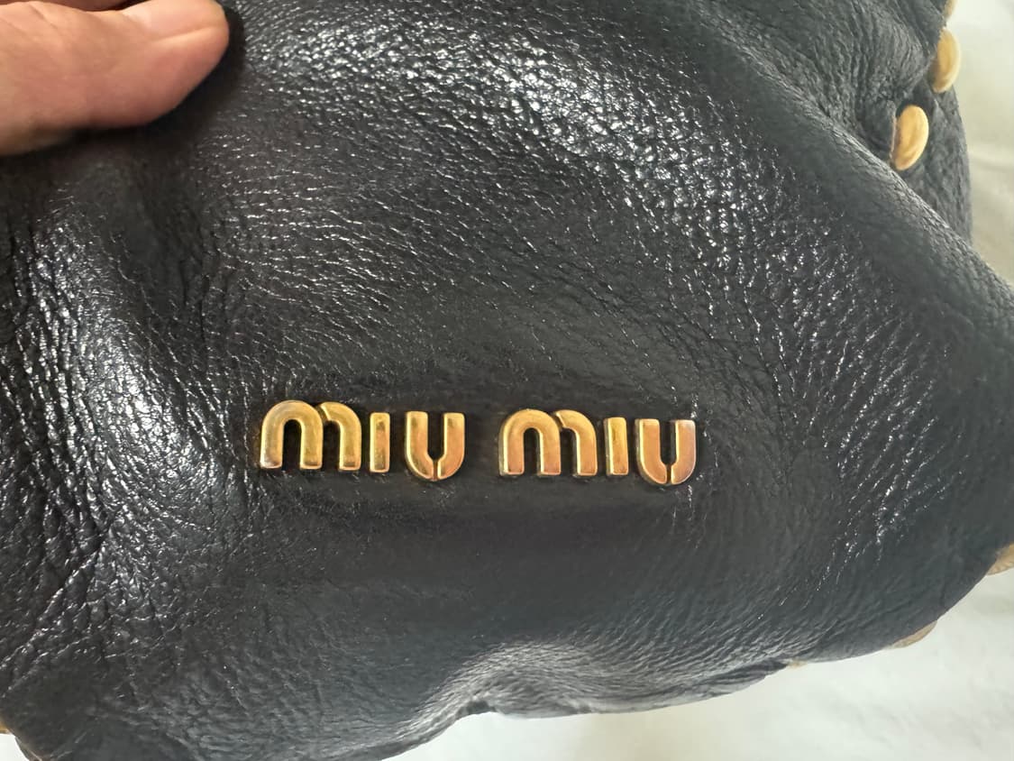 미우미우 스터드 백 상품이미지8