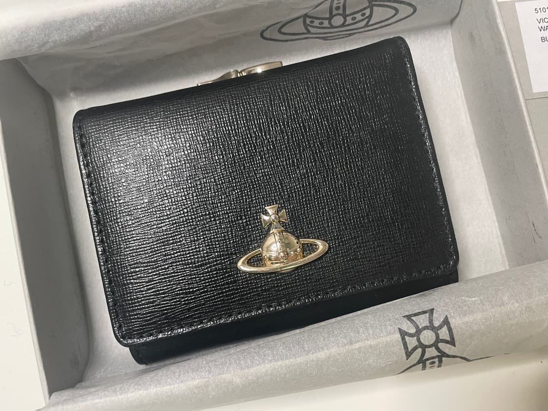 비비안 웨스트우드 빅토리아 스몰 로고 프레임 블랙 지갑 반지갑 상품이미지1